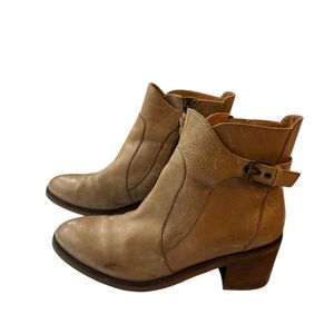 Latigo by Anthropologie Light brown /Tan ankle boots Size 9